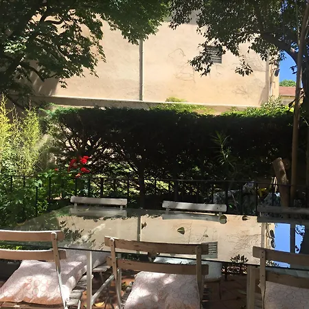 Beautiful In Aix Center לינה וארוחת בוקר *